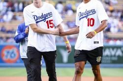 雷速体育官方-年轻球员崭露头角，助队成功逆袭