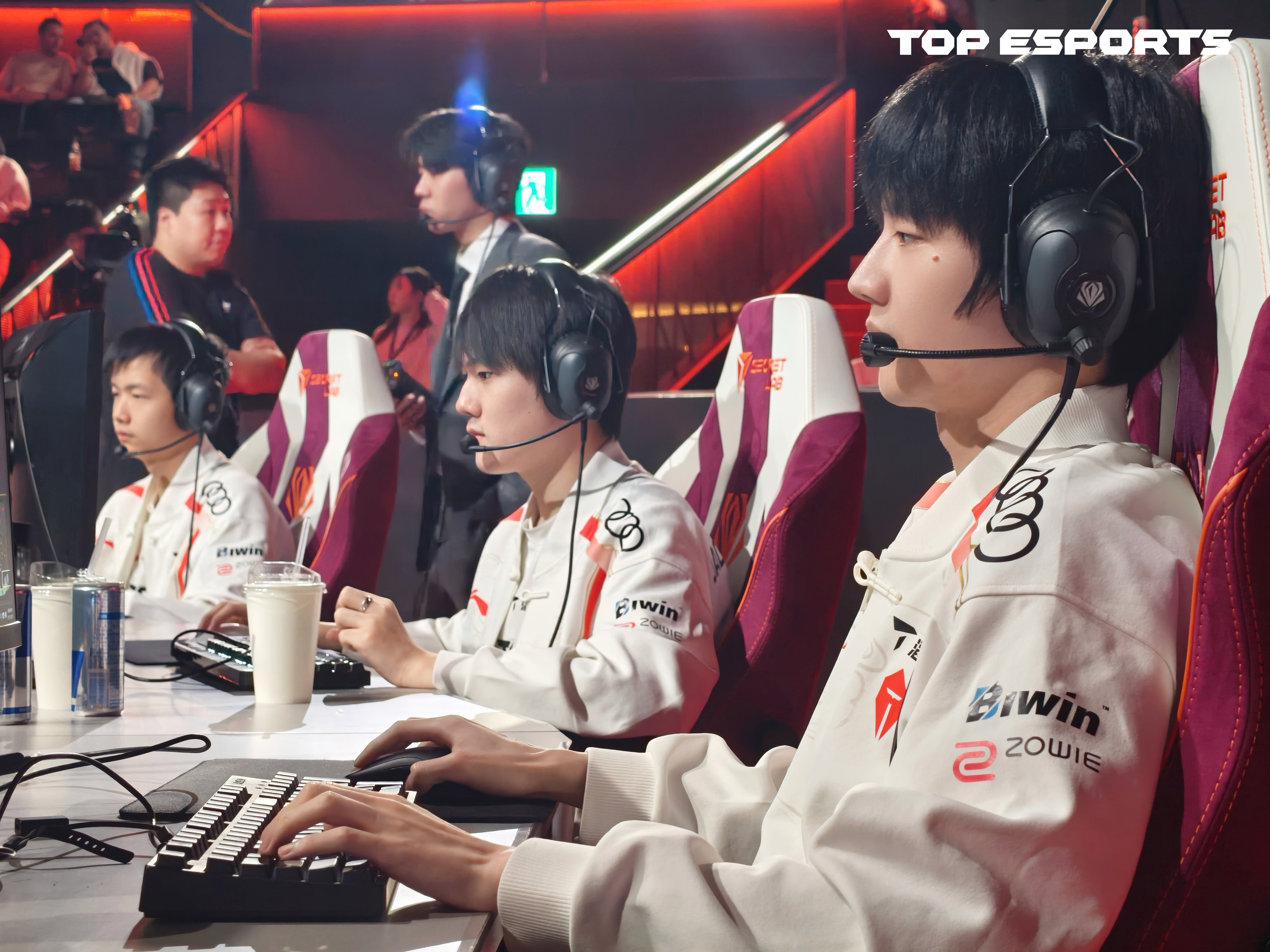 TES横扫G2，Xiaohu开启传奇时刻全球总决赛3:1（洛杉矶）