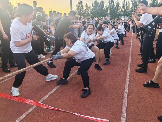 关于激烈角逐带来现场欢呼喝彩声响云端的信息