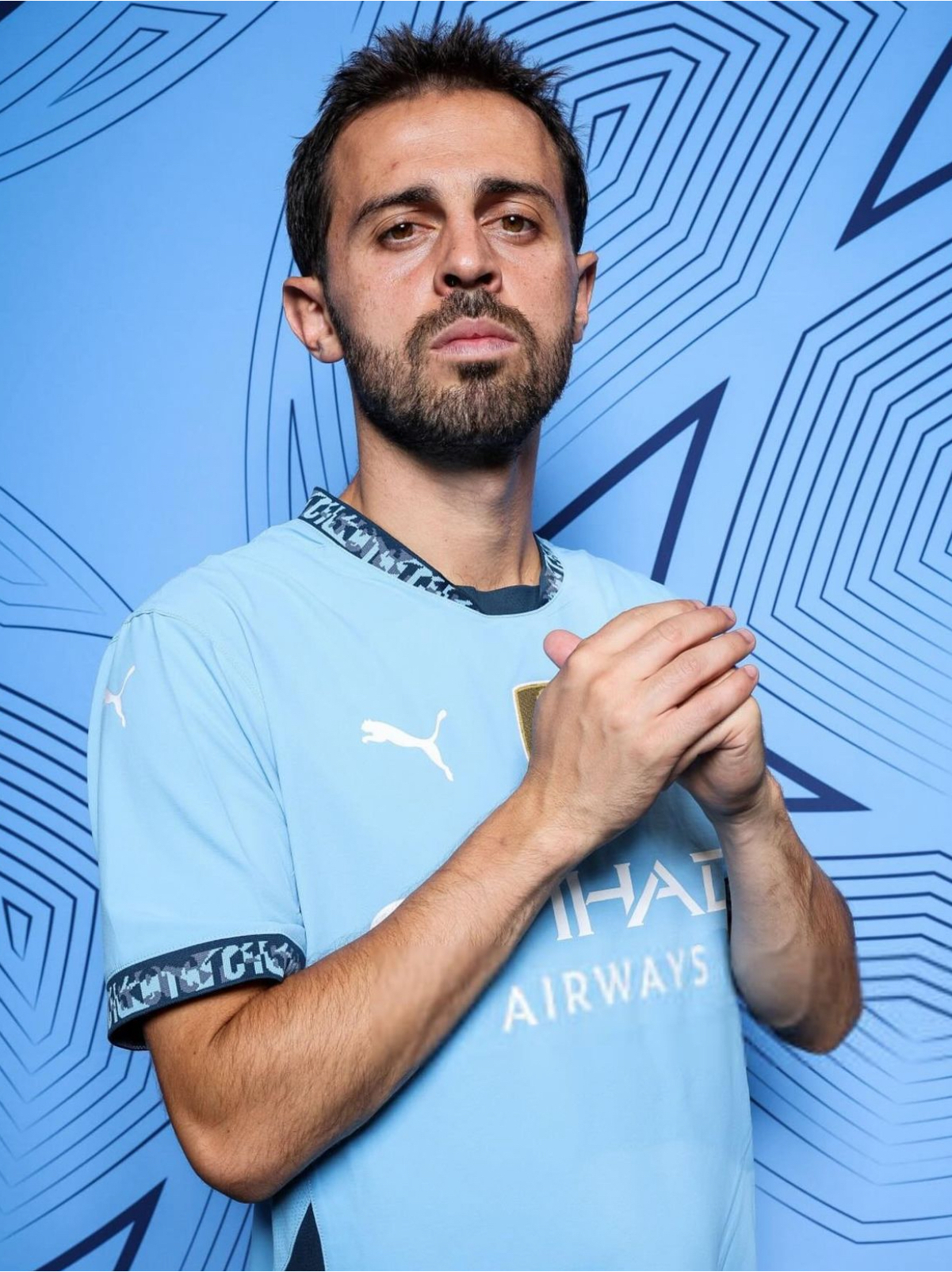 赛场上球员们展现出色表现，引发球迷狂热追捧