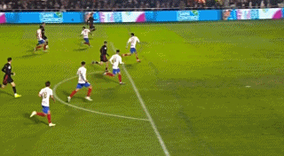 精英对决引人注目，足球比赛精采纷呈