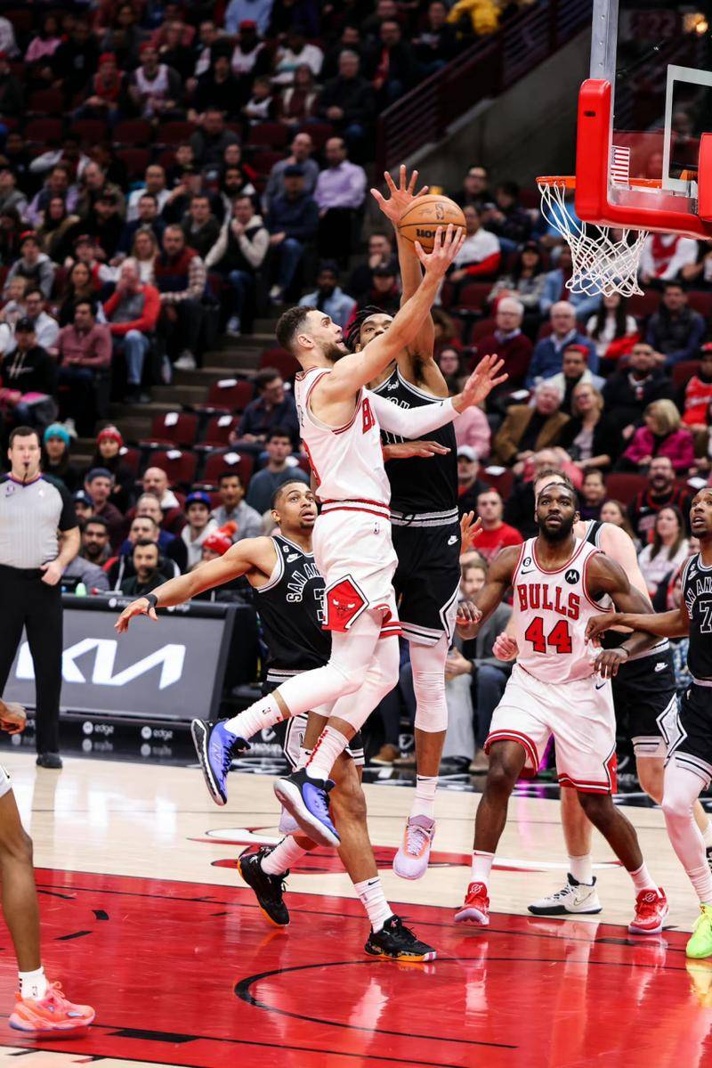 篮网绝杀快船,欧文关键制胜 篮网绝杀快船,欧文关键制胜